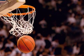 爱游戏登录-C罗空降雄鹿狂砍50分，NBA惊天爆冷引全网沸腾